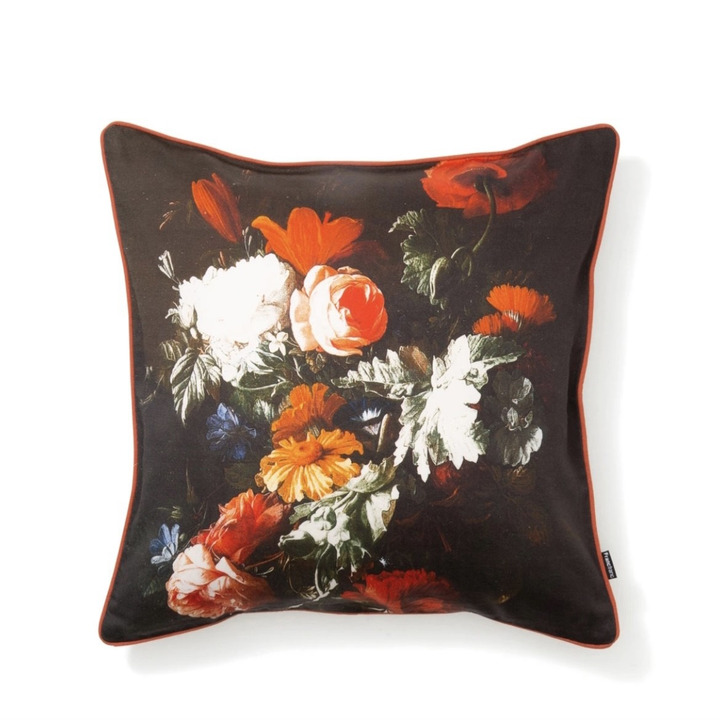 Francfranc 博物館の世界観を提案するクッションカバーを フランフラン 新商品 イオンレイクタウンmori 公式ホームページ